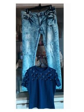 2pc Women’s Light Distressed Jeans - Dark Blue Cut Out Top